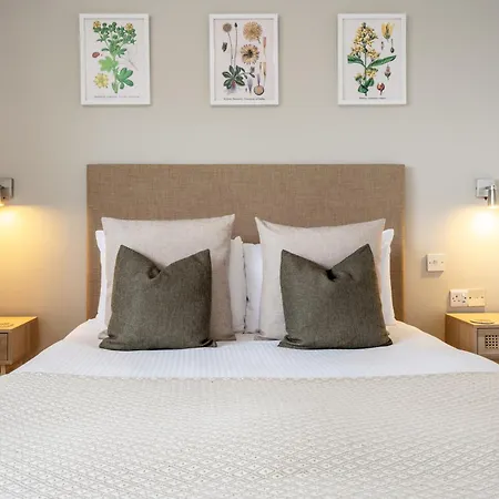 For Seasons 3* Redruth